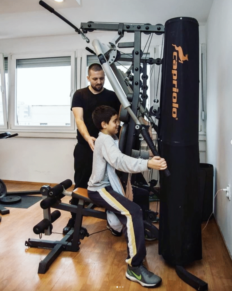 Pacijent sa skoliozom – vežbe za ispravljanje kičme u centru za skoliozu