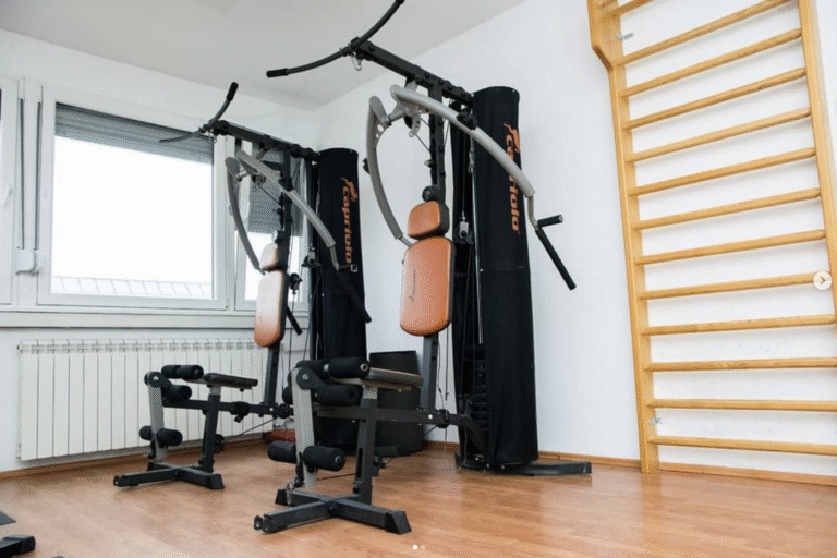 Skolioza Beograd – pacijent tokom ortopedske terapije i vežbi